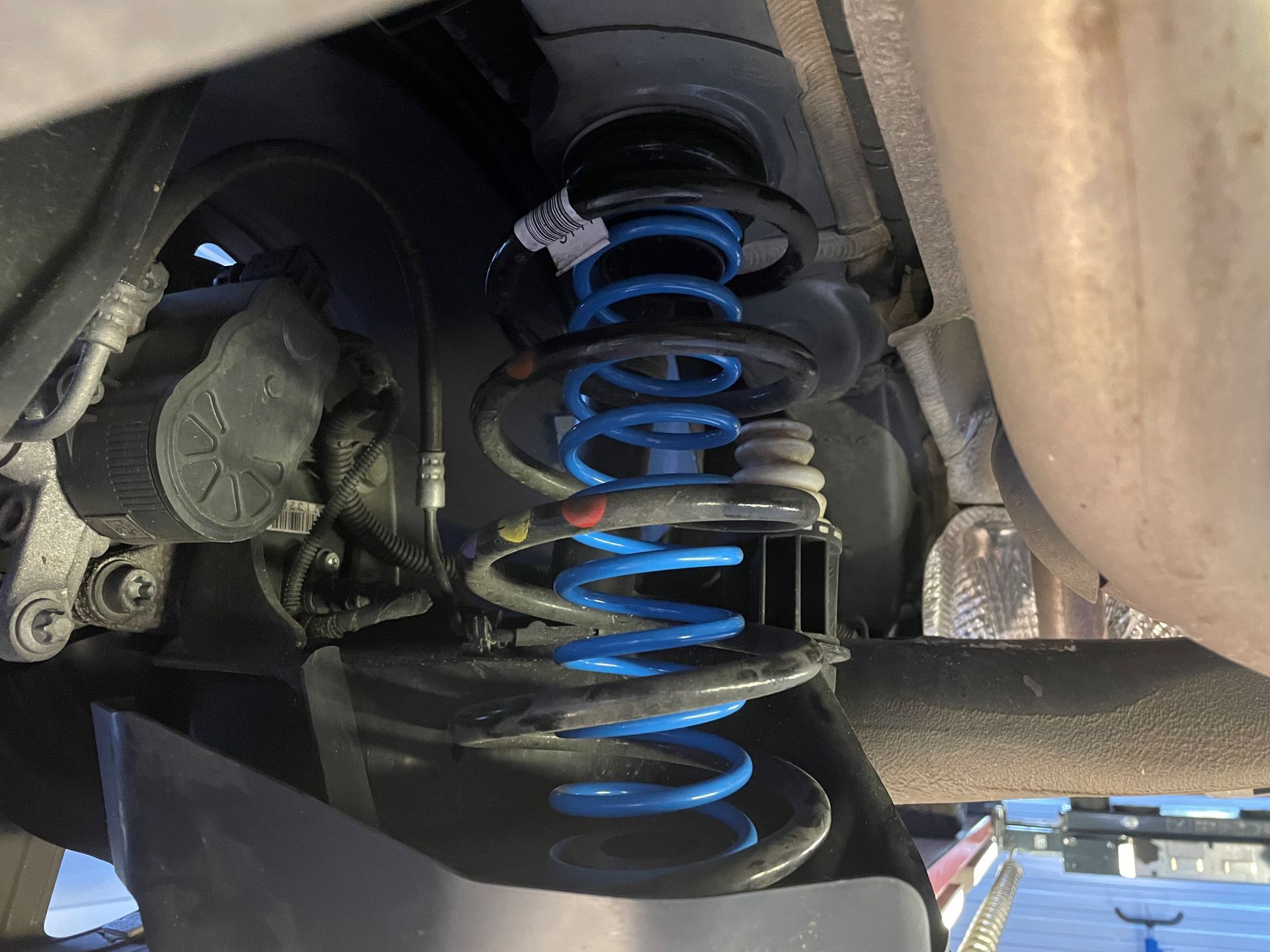 hulpveren monteren Peugeot 308SW 2021