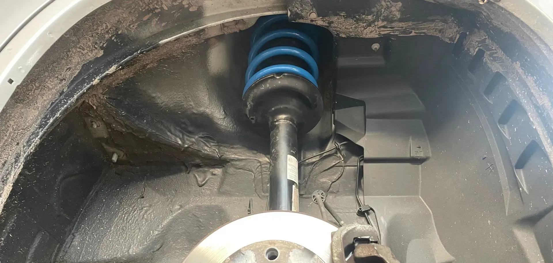 Fiat Ducato camper na montage van verhogingsveren op de vooras