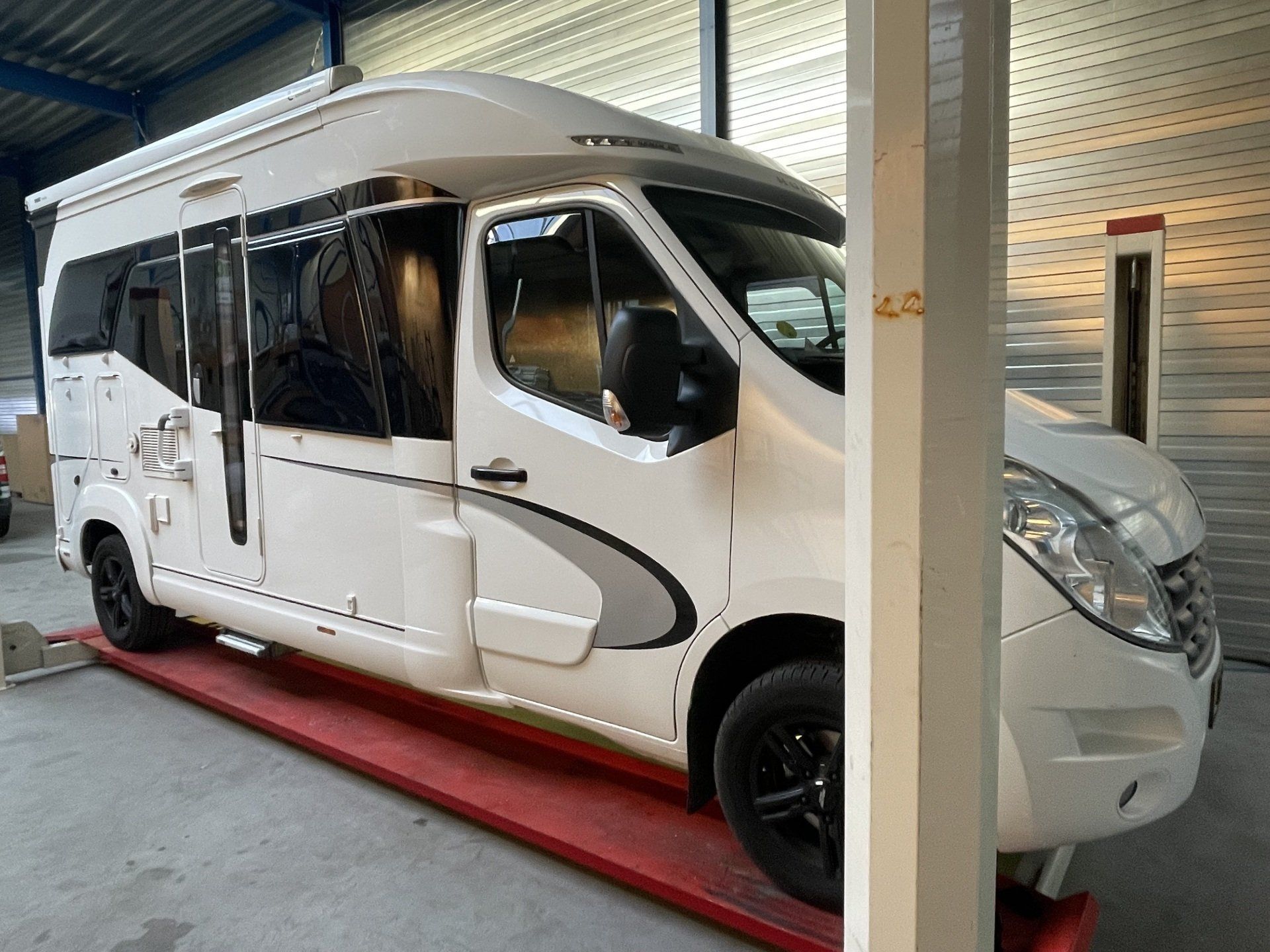Hulpveren Renault Master