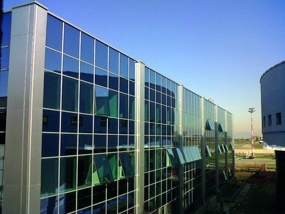 edificio con ampie vetrate