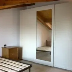 armadio bianco in legno