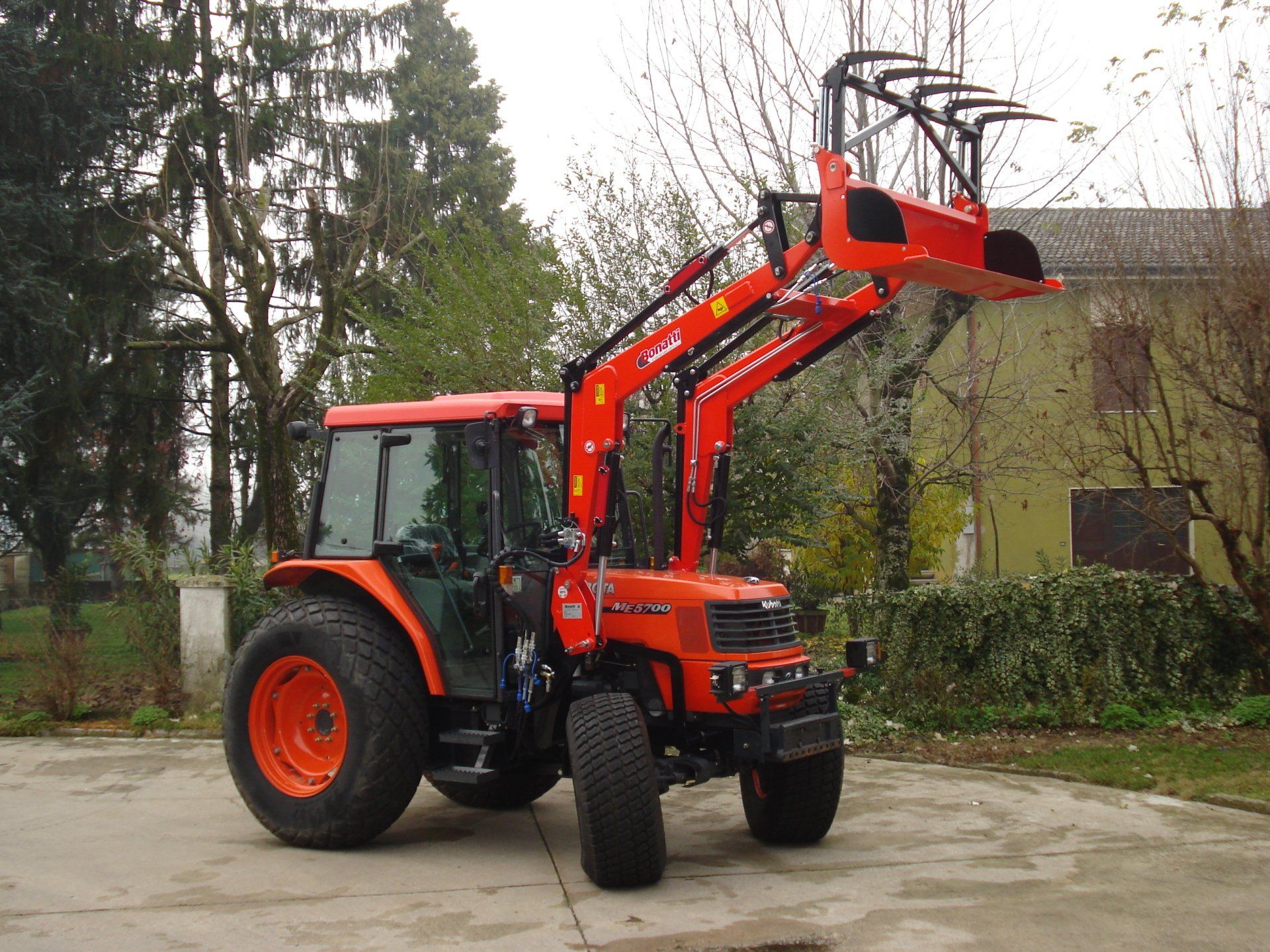 Caricatore anteriore  Mod.MP4 Benna multiuso