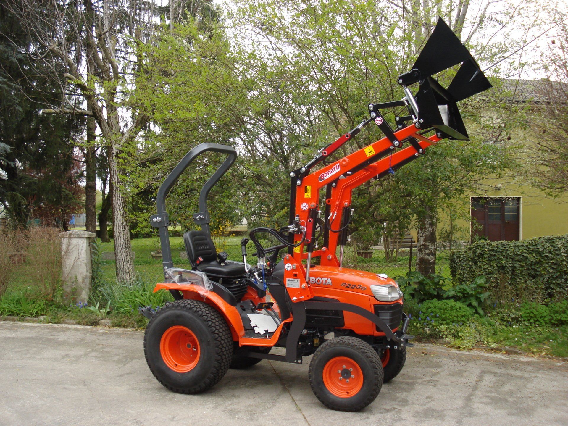 Caricatore anteriore  Mod.MP2 Benna 4 in 1