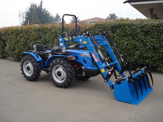 Caricatore frontale MOD. MP3 Benna terra con trattenitore idraulico