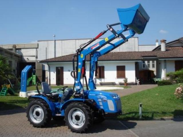 Caricatore frontale MOD. MP3 Benna terra