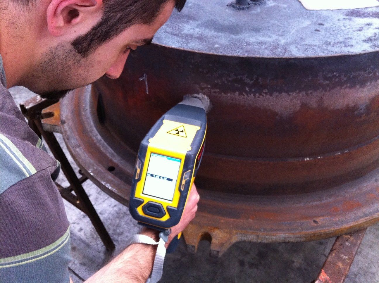 intervento tecnico su manufatti in metallo