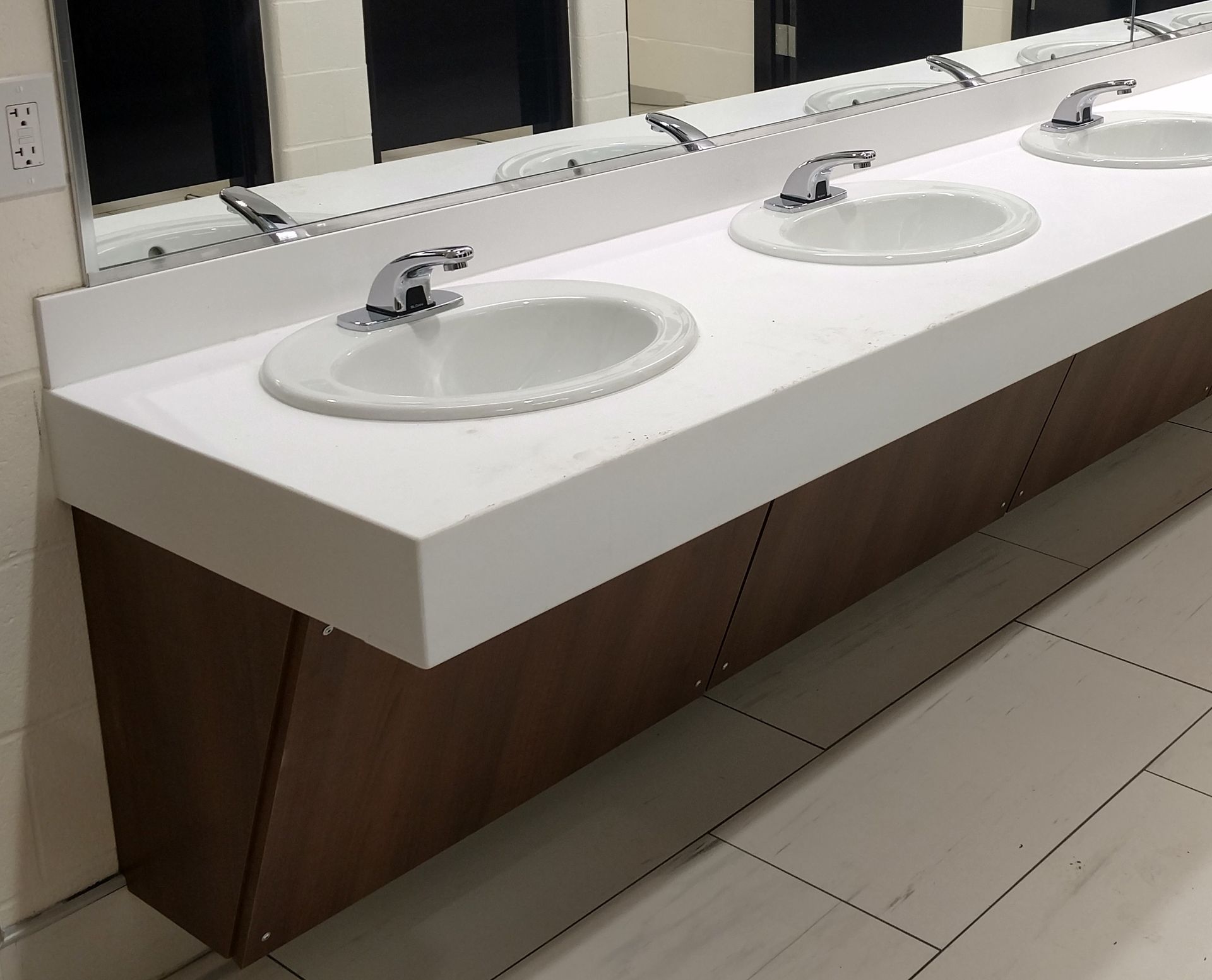 Solid Surface Countertop Hutchison Brothers Custom Fabrications Russellville Ar Arkansas