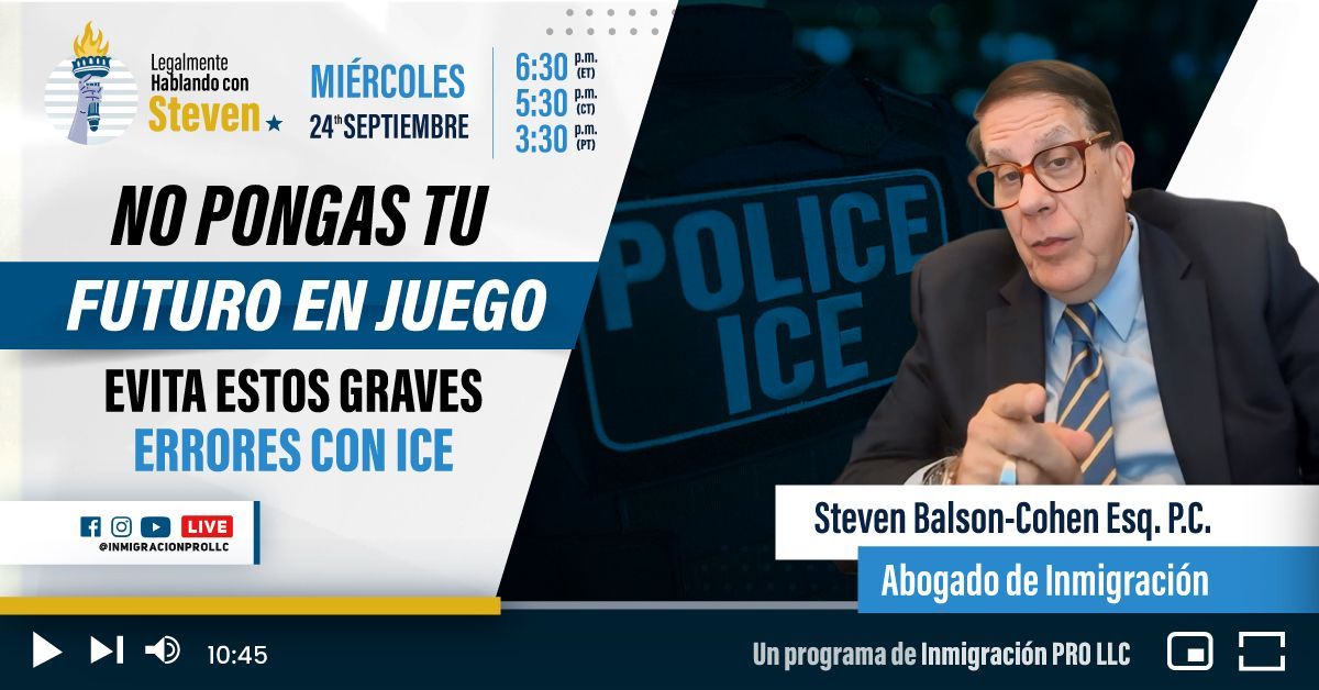 Abogado hablando sobre temas de inmigración con el logotipo de ICE de fondo.