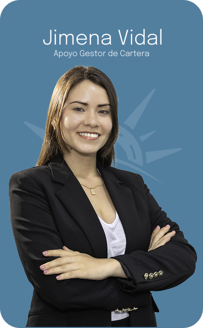 Alba Jiménez, a woman with dark hair, smiles while wearing a suit jacket. Text: Apoyo Coordinadores de Caso.