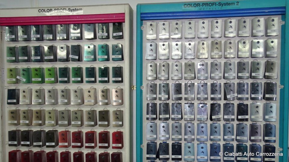 parete carrozzeria con palette colori