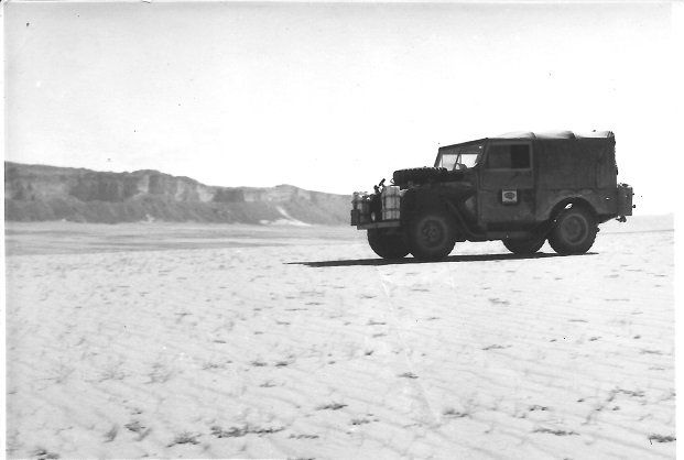The Land Rover heading into the desert - Page 178