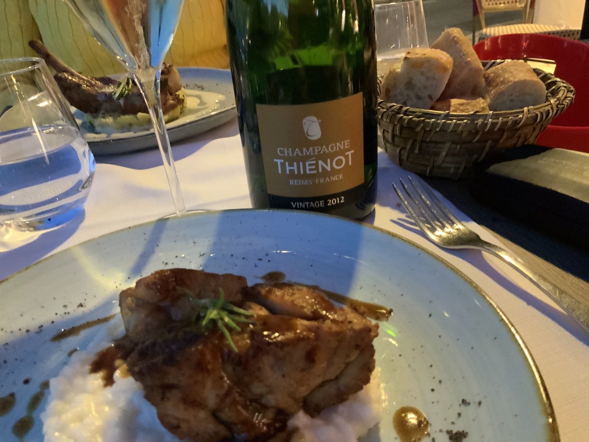 Champagne Thiénot Vintage 2012 + Kalbsbries im Le Crypto, Reims