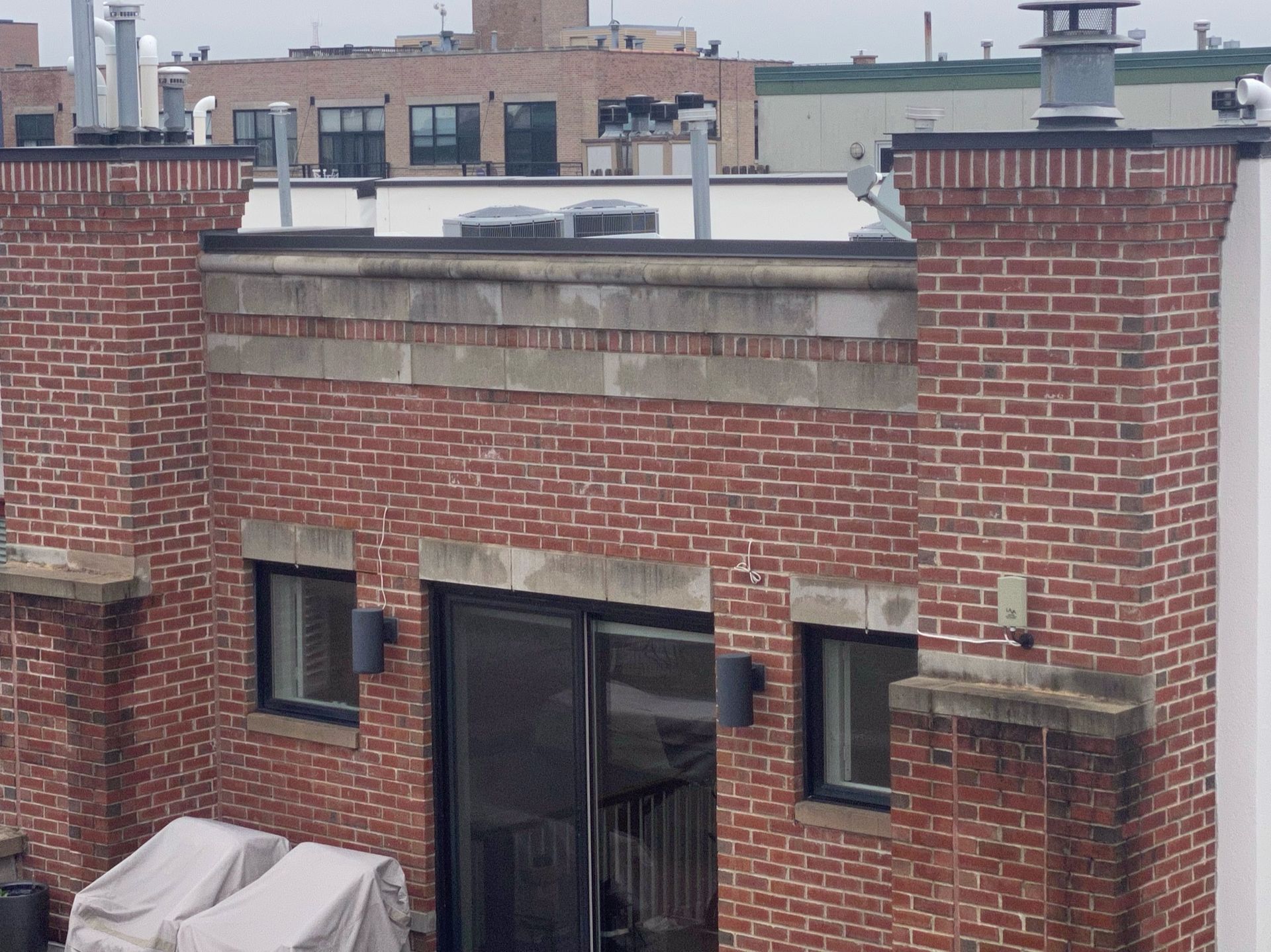 Wet parapet wall with Renaissance Stone in Lakeview, Chicago