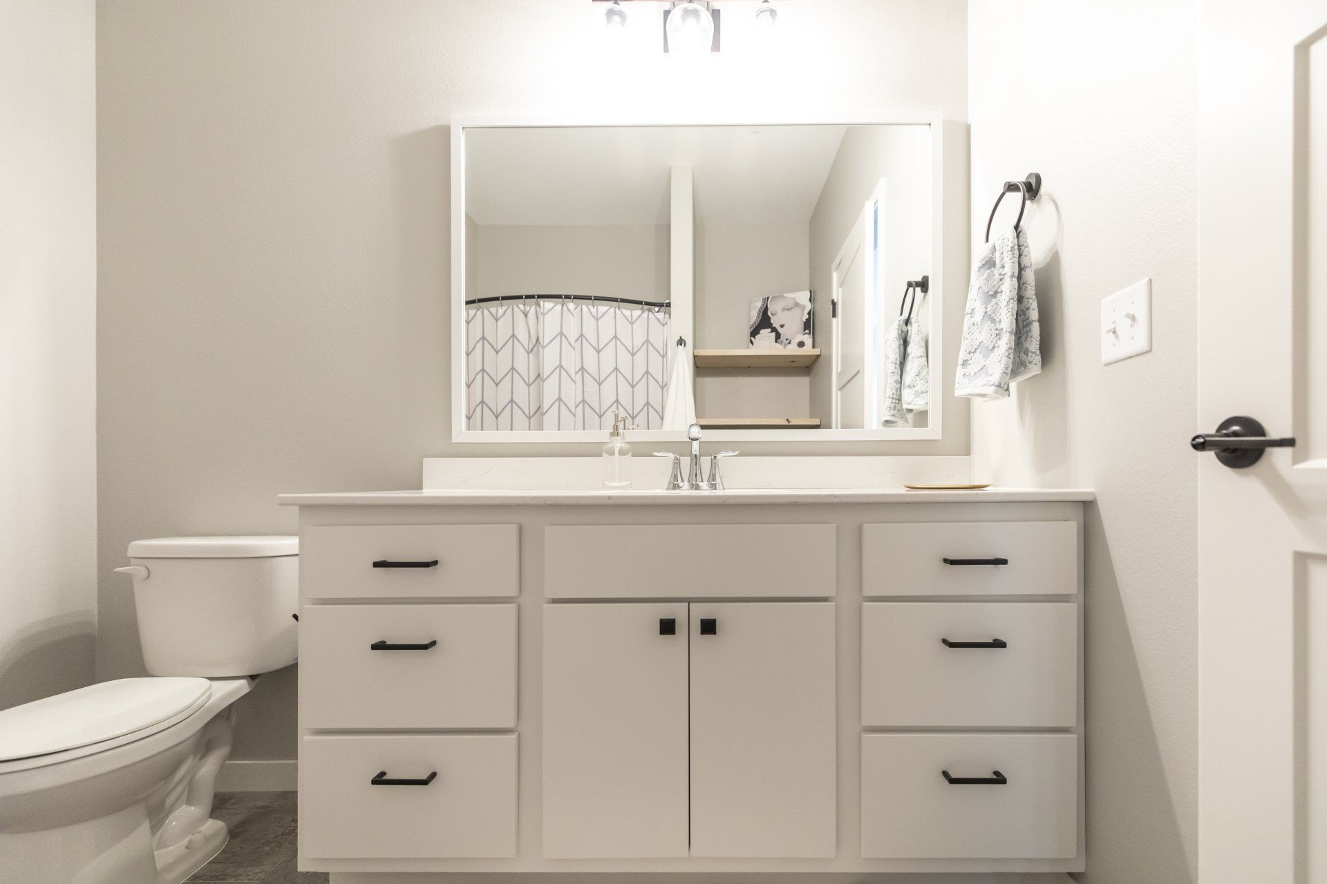 The DECO Luxury Apartments in Shakopee, MN