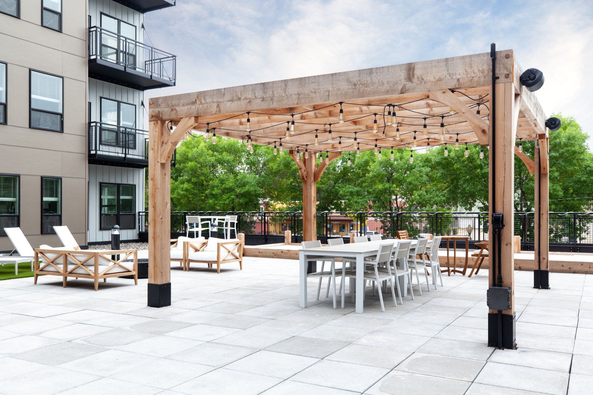 The DECO Luxury Apartments in Shakopee, MN