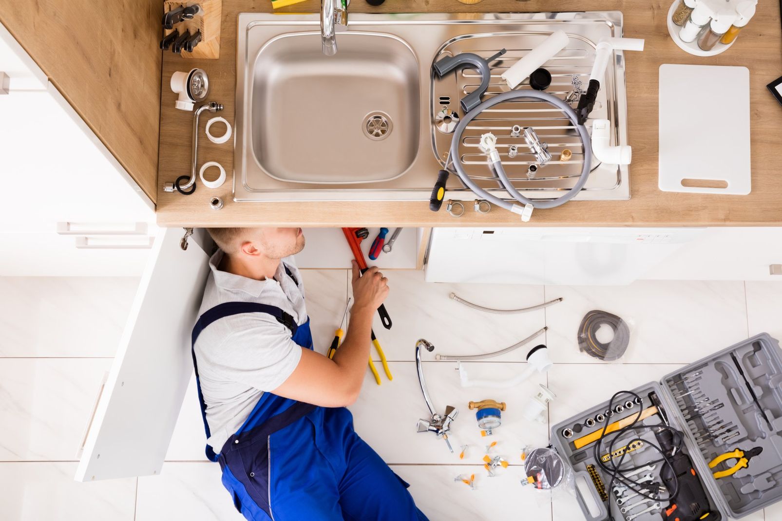 Professional Plumber — Wet & Dry Plumbing & Gas in Newtown, QLD