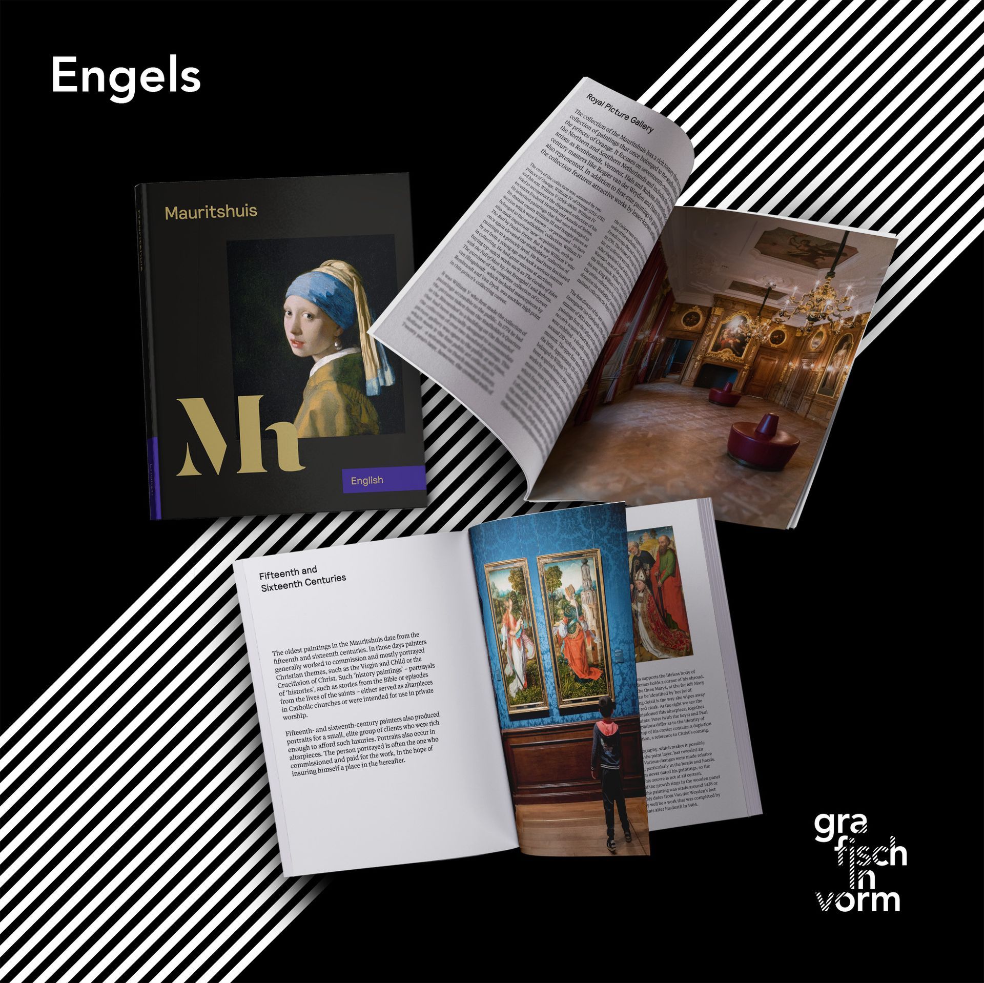 Boeken met kunstafbeeldingen en tekst, gedeeltelijk geopend, tegen een zwart en gestreepte achtergrond.