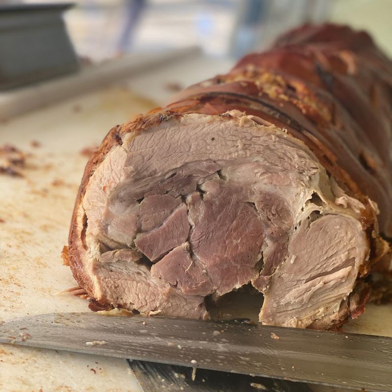 preparazione della porchetta