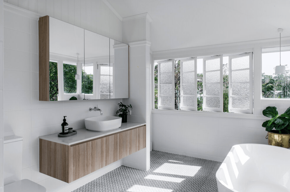 A bathroom with a sink , toilet , and bathtub.