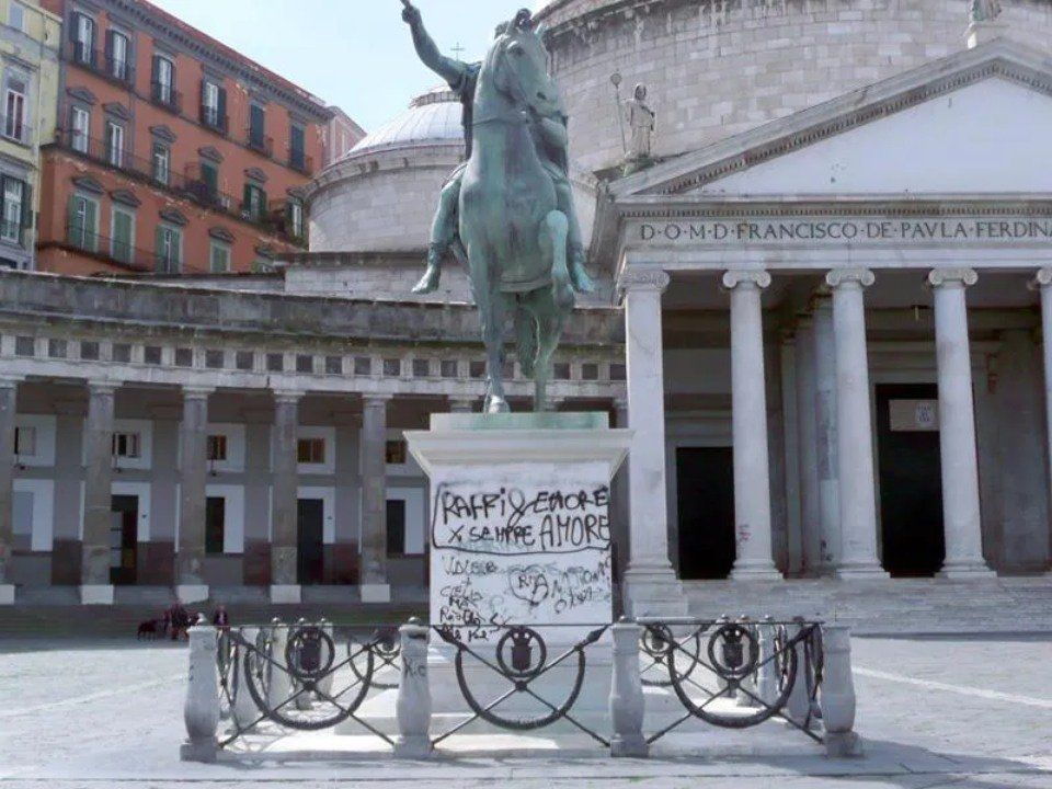 Monumento imbrattato