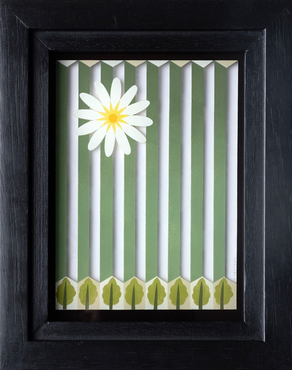 Image of a verre églomisé painting by Yanny Petters, featuring art deco patters and a daisy