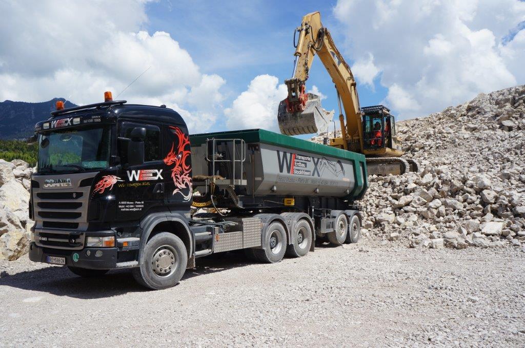 Erdbau: Schutt-Verladung für Transport