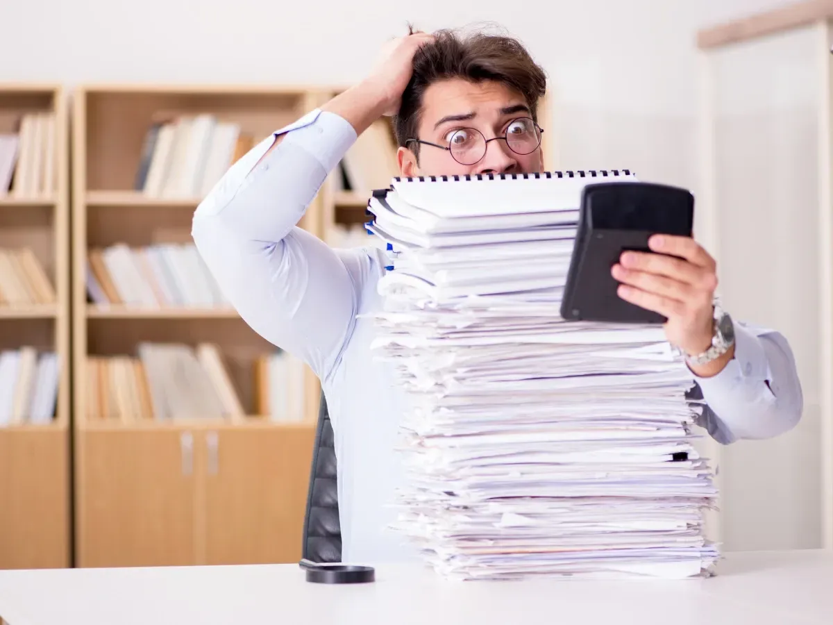 a man getting overwhelming as a result of not getting insurance bookkeeping services