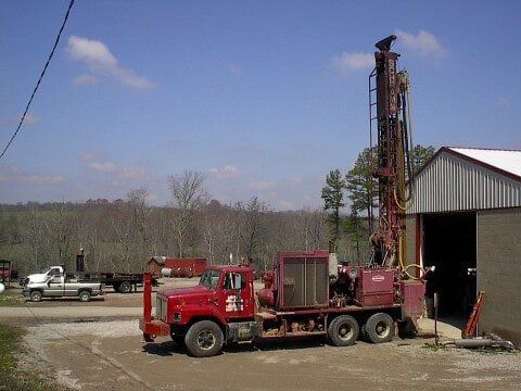 well drilling rig - McArthur, OH