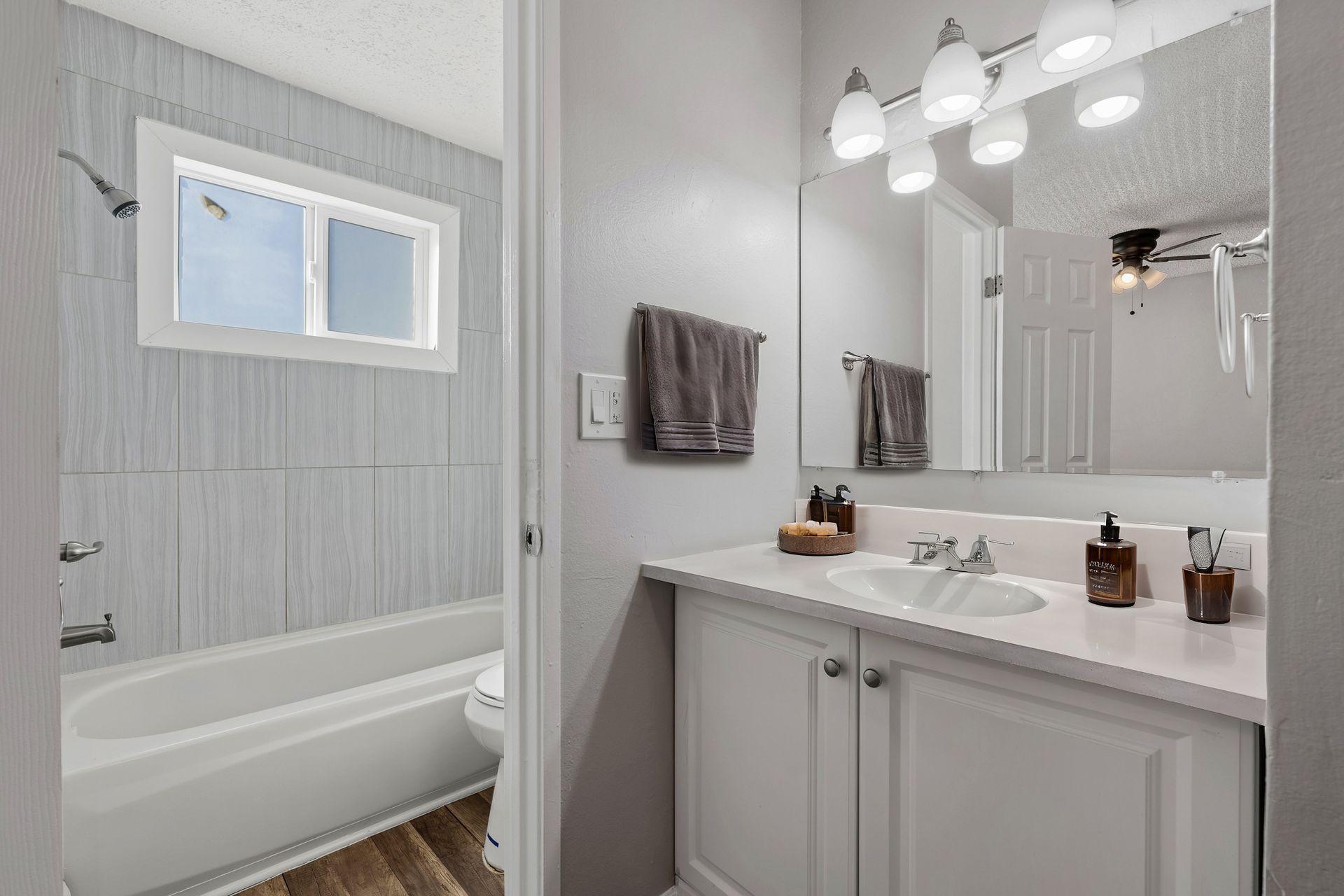 Photo of a bathtub/shower combo