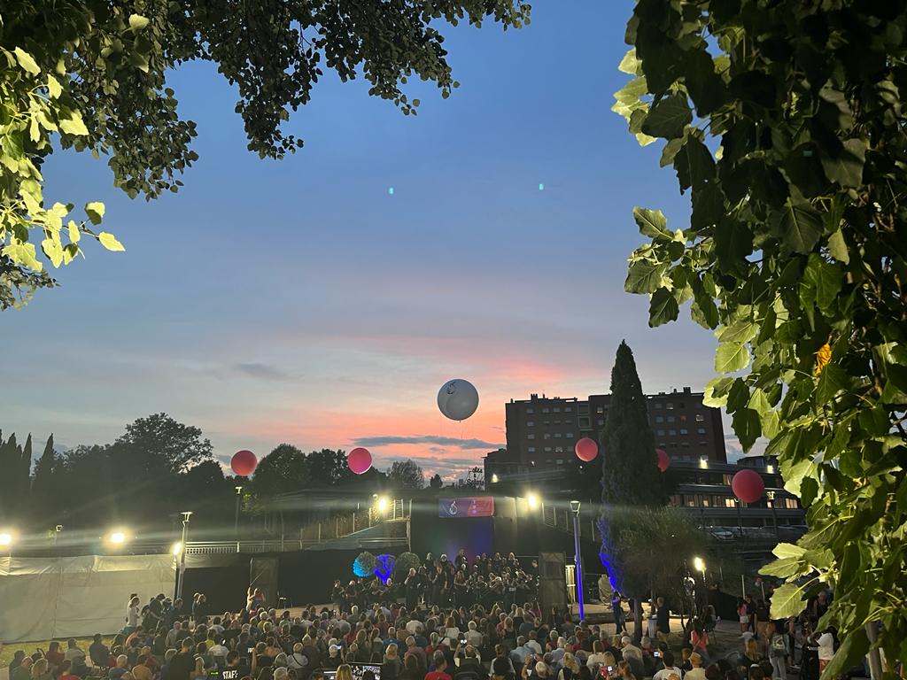 Installazione palloni Piazza Camillo Lorieto