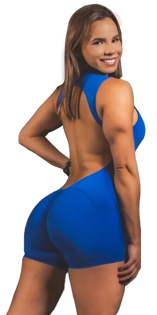 Woman in blue athletic jumpsuit, smiling, looking over her shoulder. Bridgie Fit - Nutrición y entrenamiento personalizados
