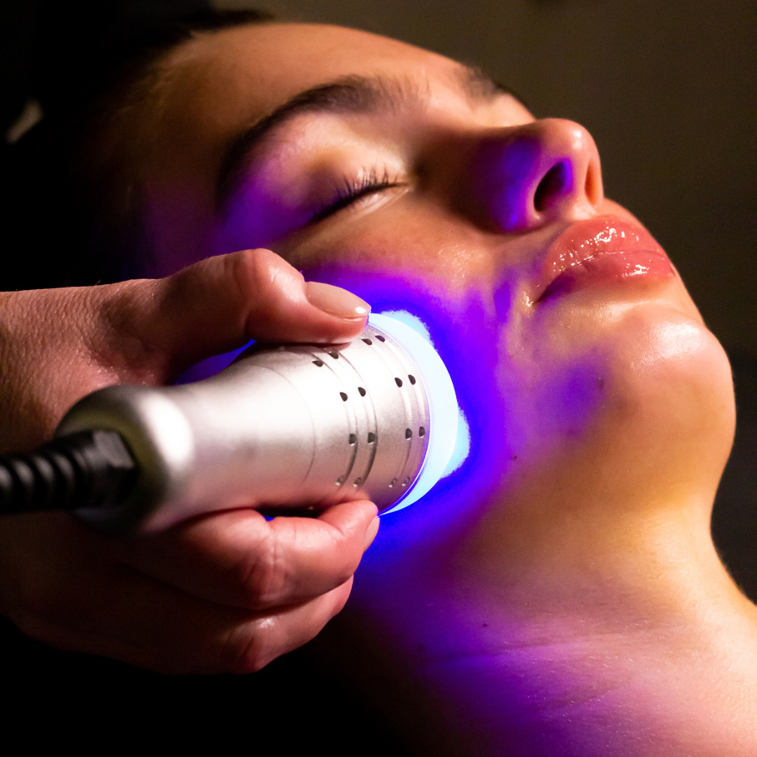 Dermeluxx Facial treatment with dermaplane