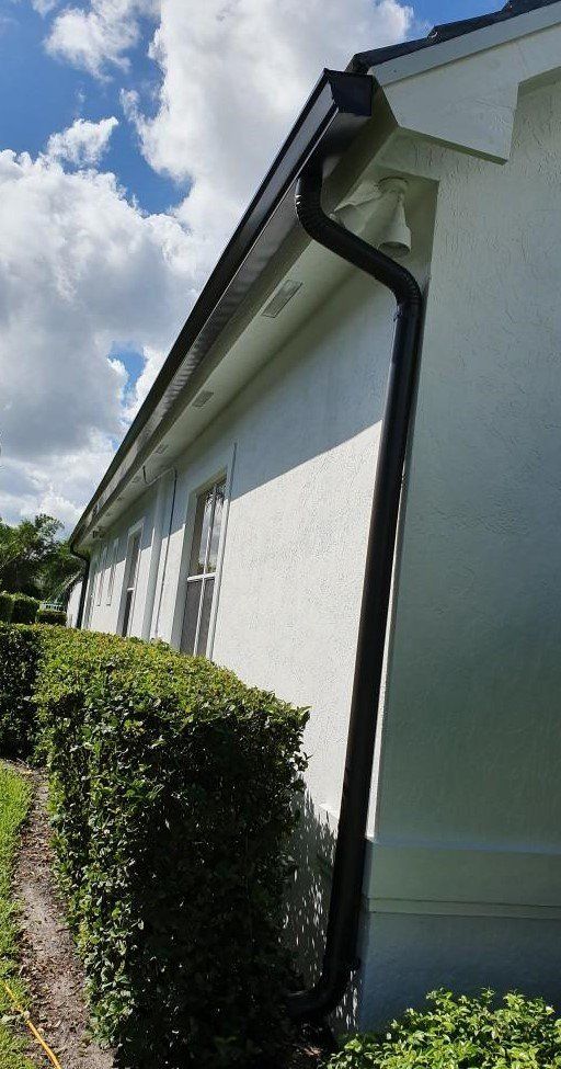 Gutter and Rounded Downspouts — Beach, FL — Enterprise Seamless Gutters