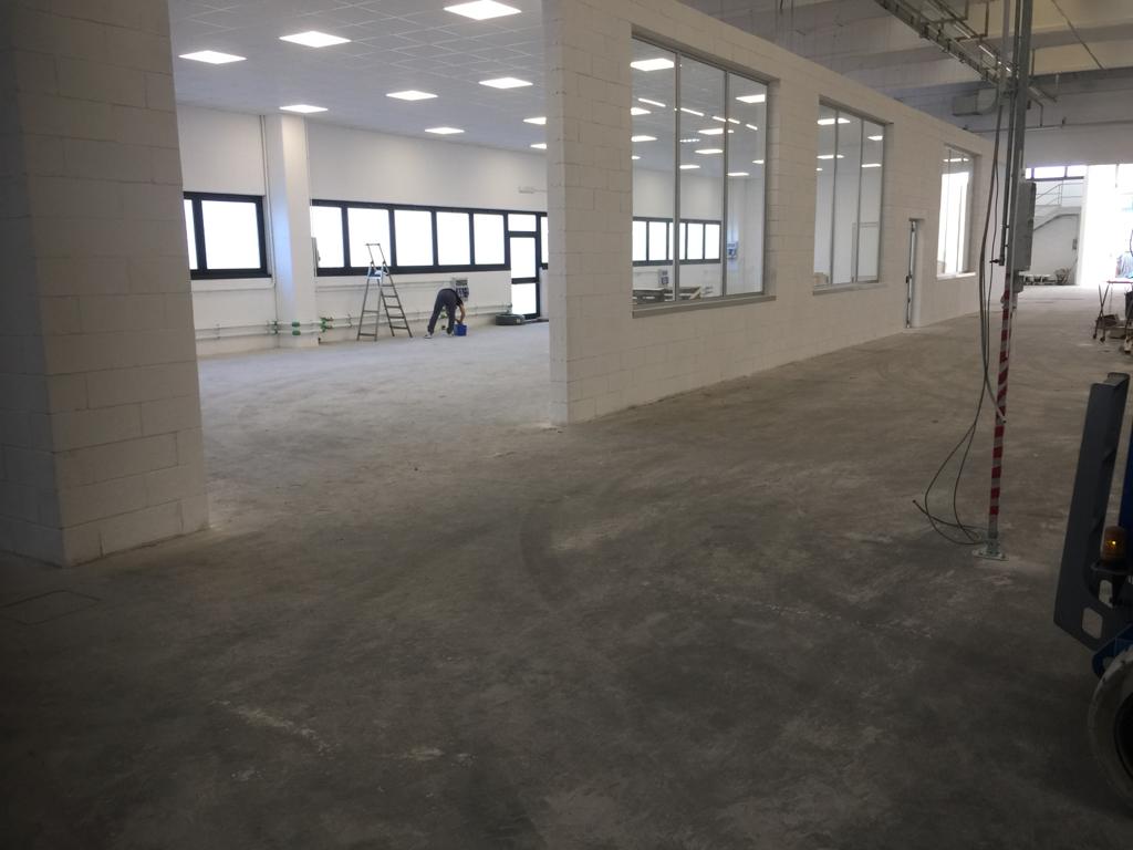 pulizia di pavimento industriale