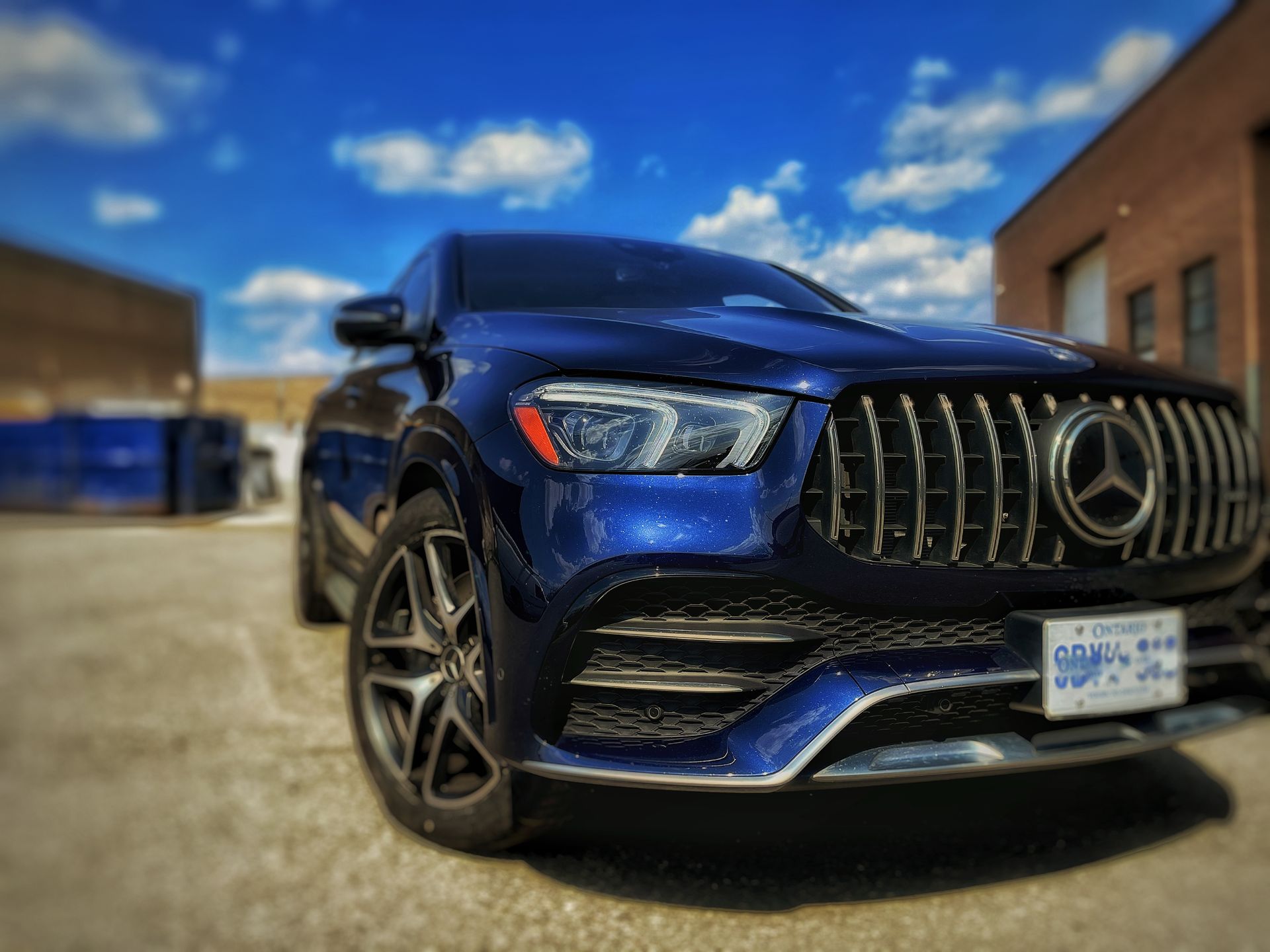 Blue Mercedes SUV, front view, parked outdoors with a blue sky. | Mecano Autoworks