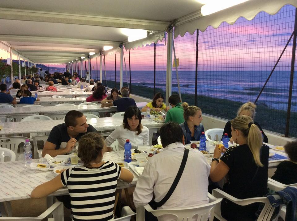 ristorante di pesce sul mare