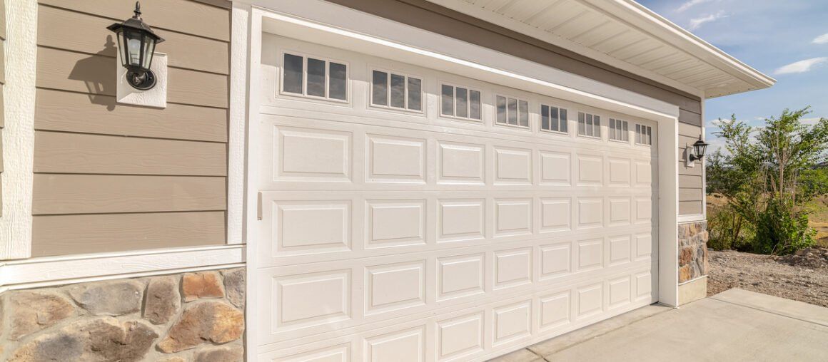 Insulated vs. Uninsulated Garage Doors - IStock 1184894726 1160x508 1920w