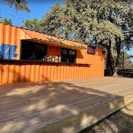  An outside bar on a platform
