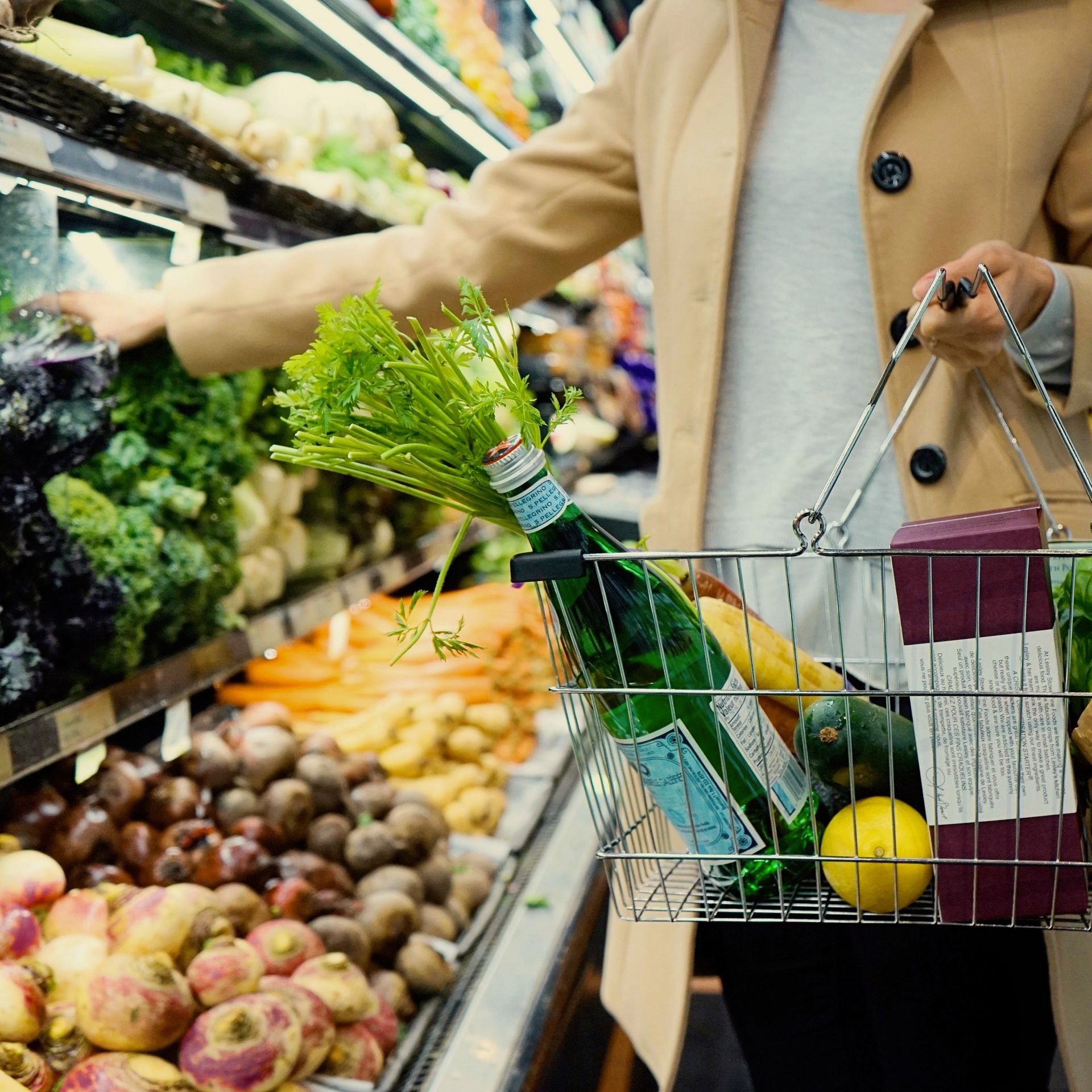 A woman is shopping, illustrating Bearing 45 and Susanne Blombergs experience
