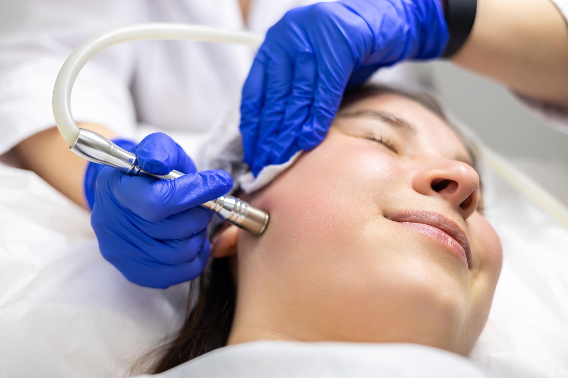 A woman is getting a facial treatment at a beauty salon.