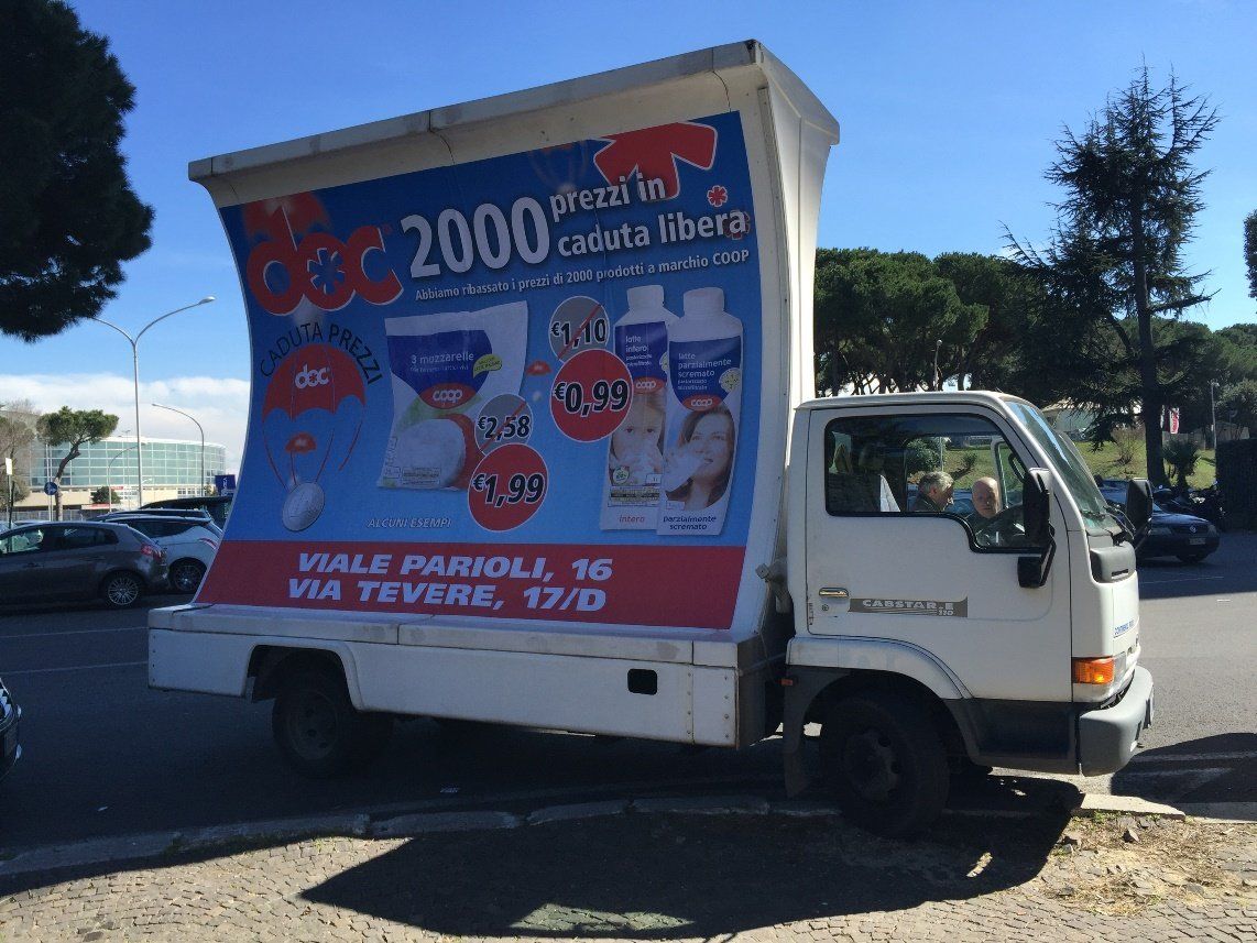camion vela per servizi di pubblicità personalizzati