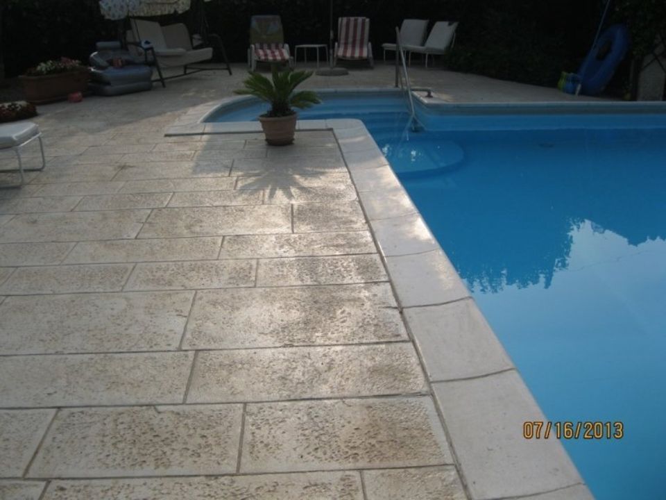 pavimento stampato per esterni piscina