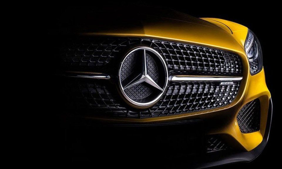 automobile Mercedes gialla