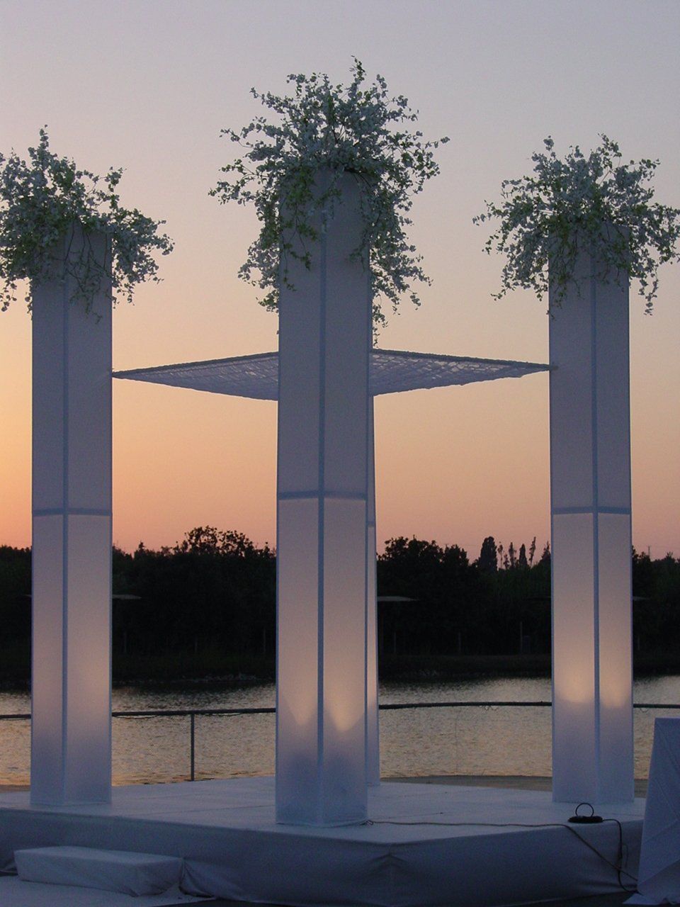 חתונה קיצית במוטיב הגן הקסום