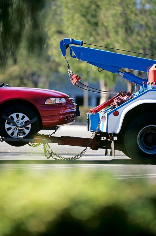 auto sportiva in riparazione