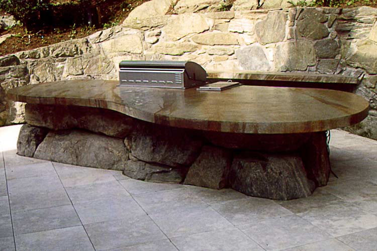 Stone Table — Thornwood, NY — Harry Hudd Architectural Landscapes