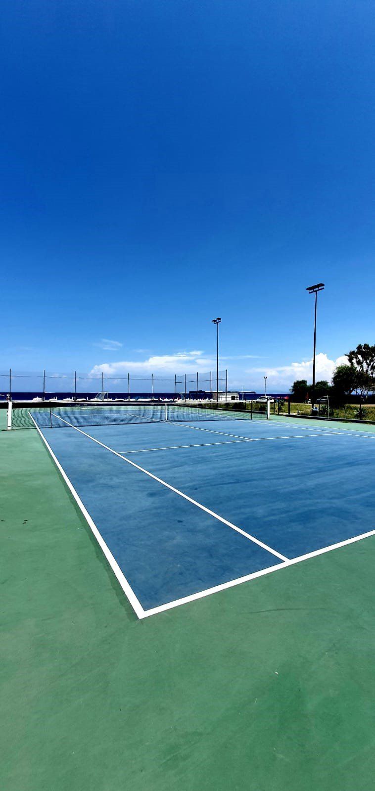campo da tennis su spiaggia