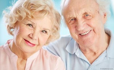 Totalprothesen sind eine preisgünstige Zahnersatzlösung für zahnlose Patienten. Totalprothesen sind eine preisgünstige Zahnersatzlösung für zahnlose Patienten.