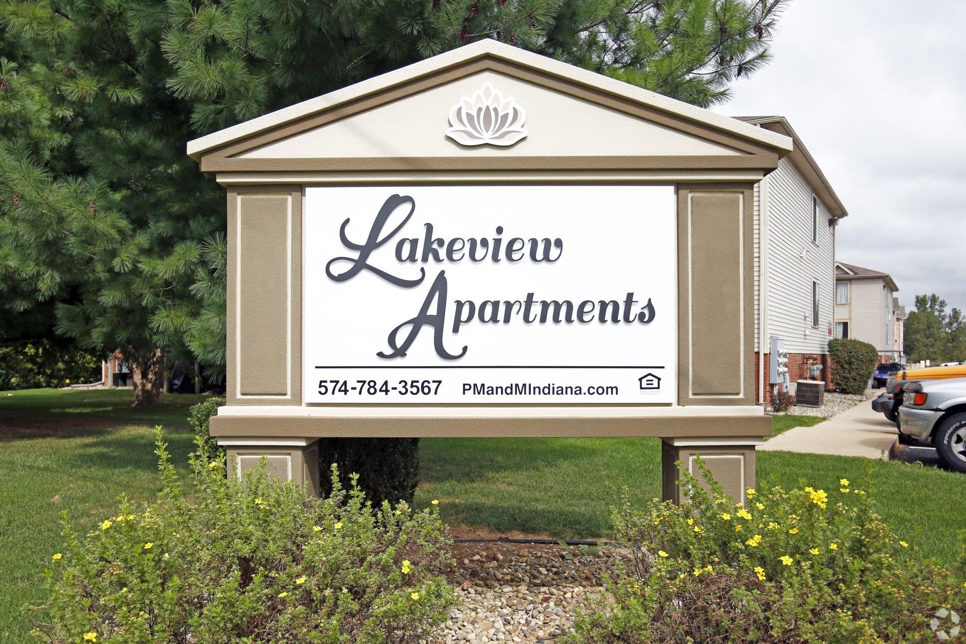Lakeview Apts building sign