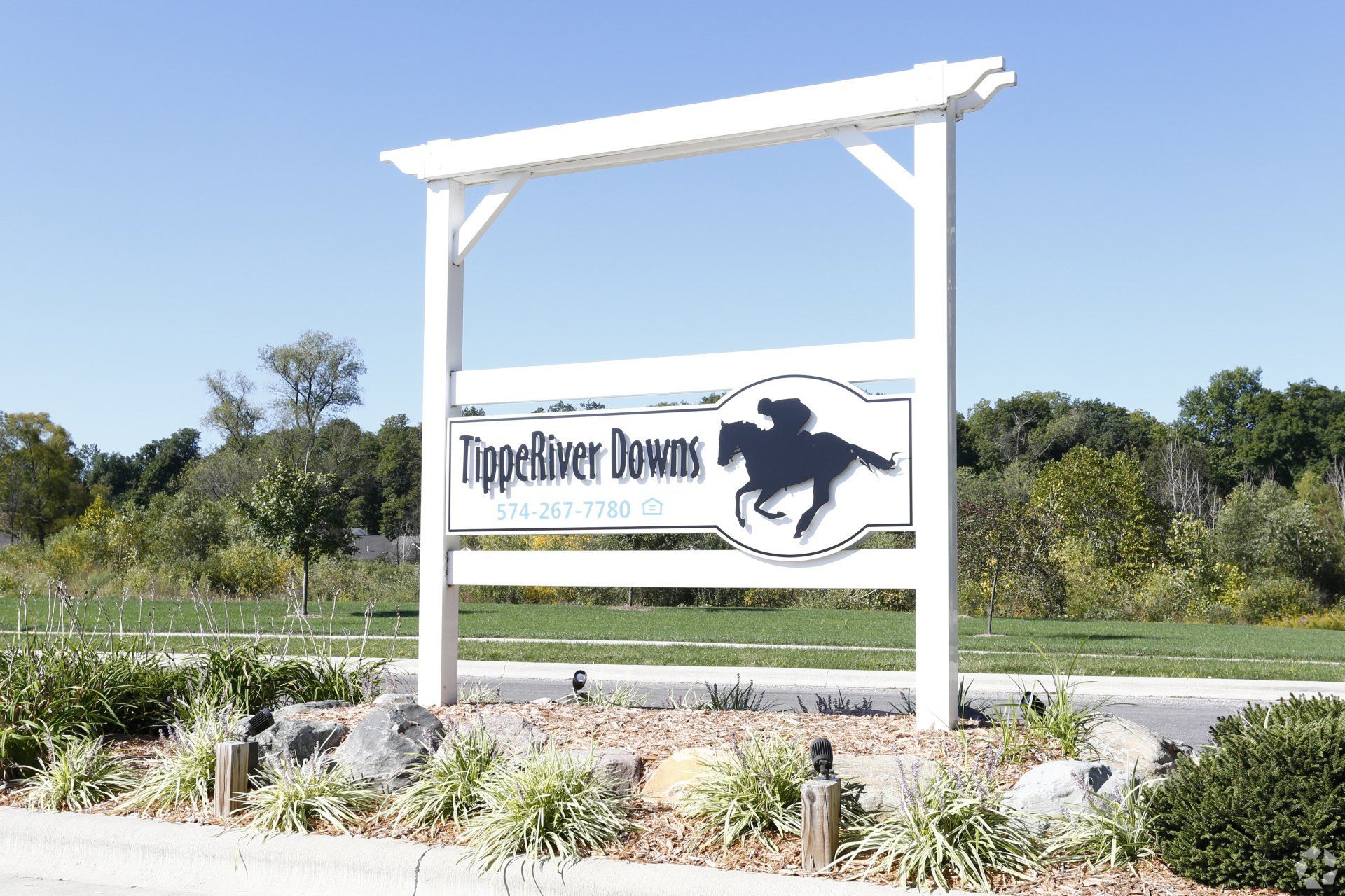 Tippe River Downs Exterior